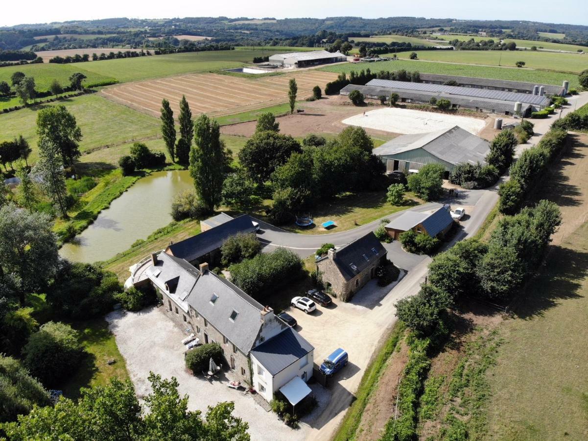 Gites De La Haie Plouegat-Moysan Exterior photo